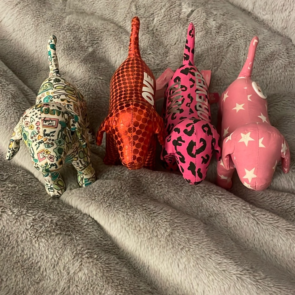 4 pink dogs